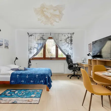 Апартаменты Cozy With Workspace Near The Skm Station By Renters *