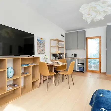 شقة Cozy With Workspace Near The Skm Station By Renters غدينيا