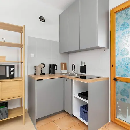 Cozy With Workspace Near The Skm Station By Renters * غدينيا