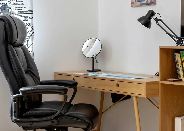 Cozy With Workspace Near The Skm Station By Renters Apartament Gdynia